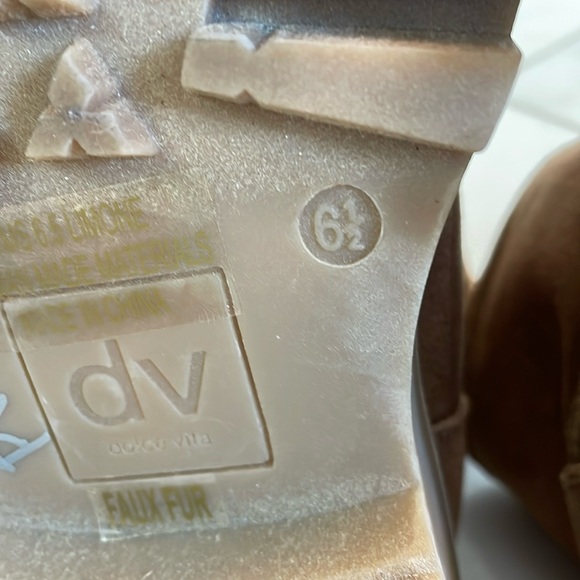 NWOT Dolce Vita, women’s 6.5, tan faux fur platform lug sole ankle booties - Picture 9 of 10